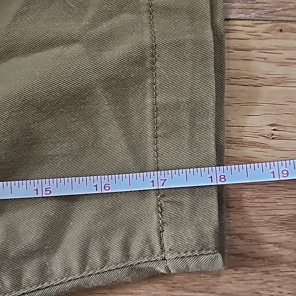 Volcom shorts - Picture 7 of 8